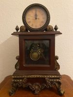 Horloge de table en bois ancienne