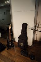 Godin Hit Session E-Guitar in mat black with accessories