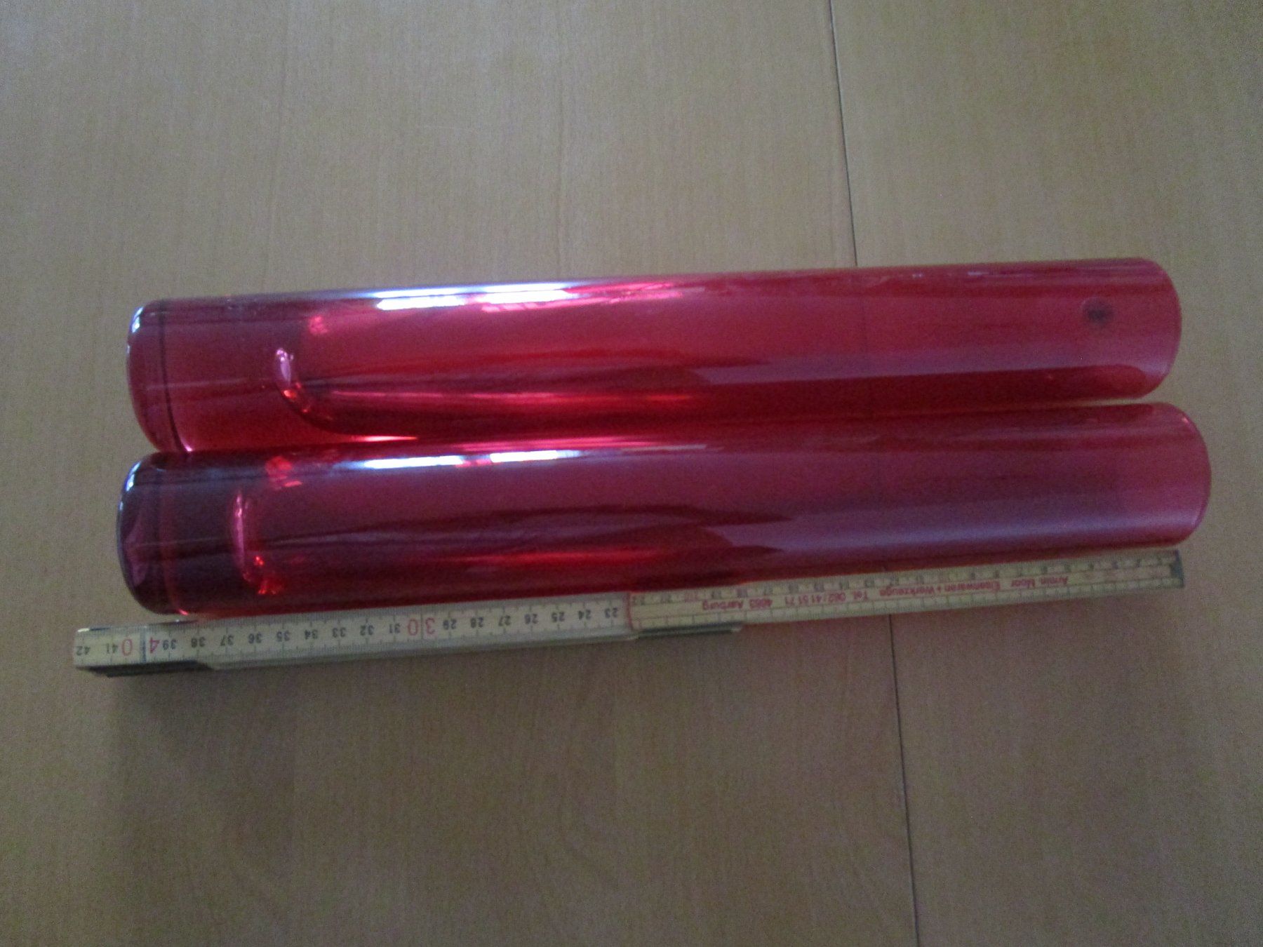 Ikea Vasi & Recipienti: 2 Glasvasen, schmal, handmade, rot – Usato da Ursenbach venduto da Trasse 2