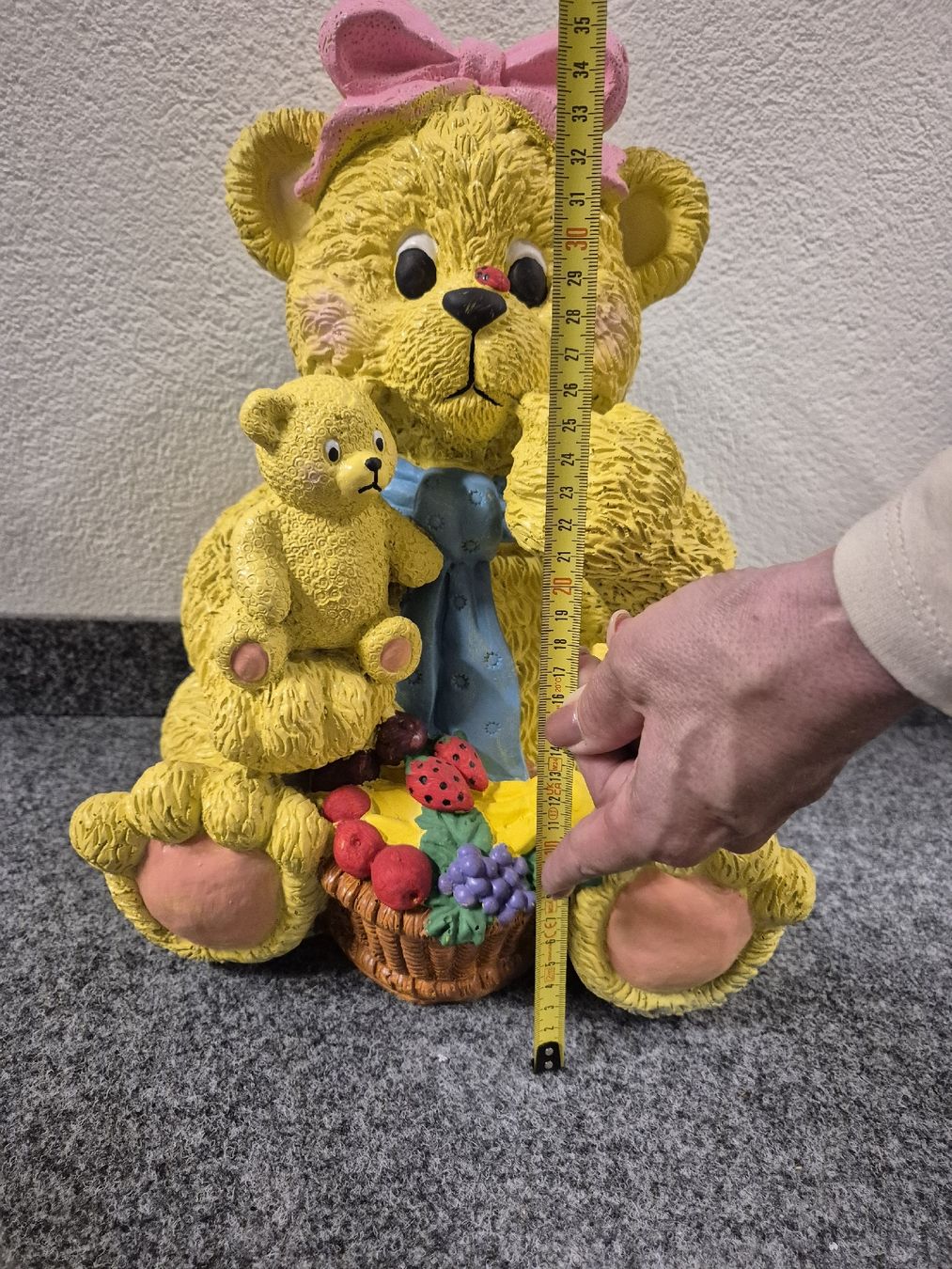 Statuette: Bärin aus Polyresin  – Nuovo e nell'imballaggio originale da Wettingen venduto da mus_gsb5 1