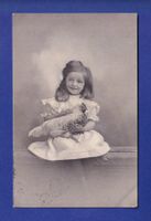 ENFANT - Jeune fille et poule