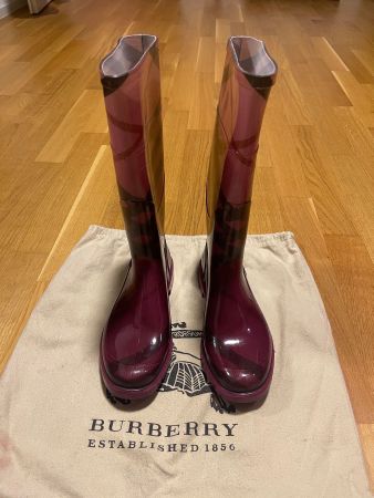 Burberry boots