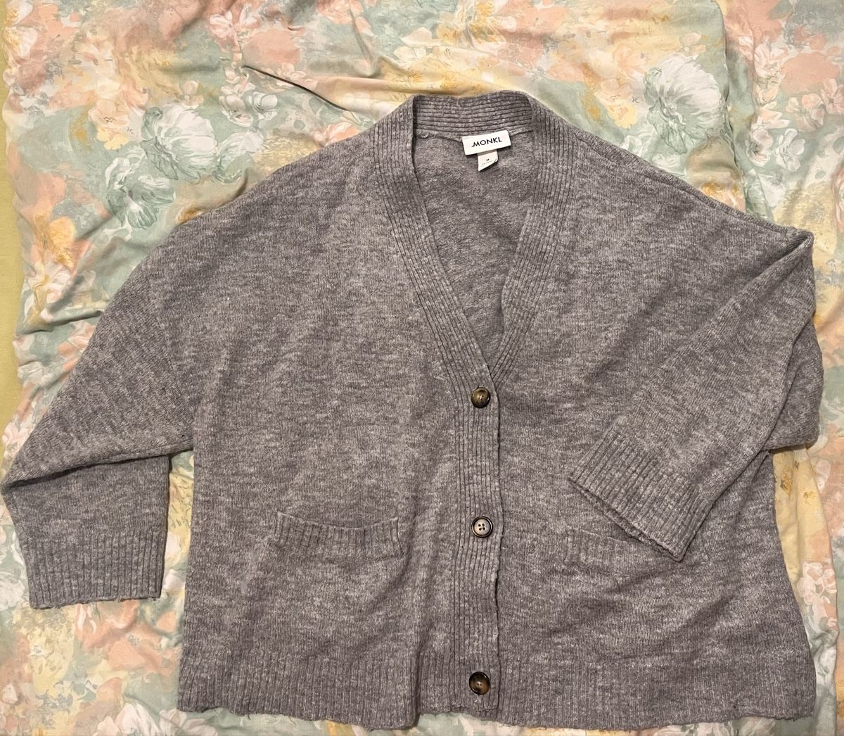 Monki Giacche: Monki Strickjacke, grau, (Grösse M) L – Usato da Schübelbach venduto da lan_2rdc