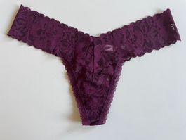 Victoria’s Secret Lace Thong M NEW