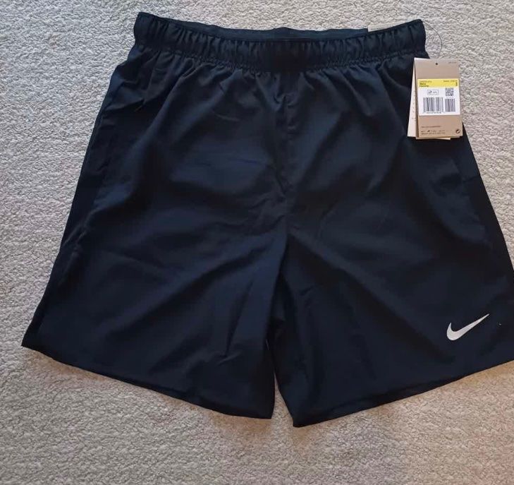 Pantaloni: Nike Challenger Dri Fit Short kinder – Nuovo (secondo la descrizione) da Münsingen venduto da lyf_j8ng 1