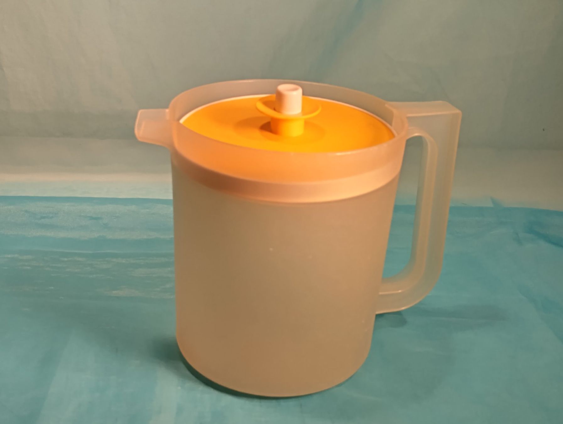 Tupperware Recipients et similaires: Tupperware Kanne mit Spezialverschluss – D'occasion à Bellach par JingleCherry