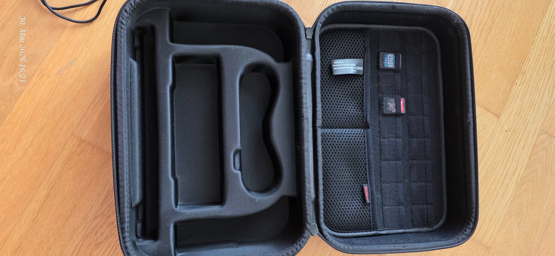 Nintendo Console: Nintendo Switch mit 3 Spielen plus Koffer – Nuovo (secondo la descrizione) da Sursee venduto da icke67 1