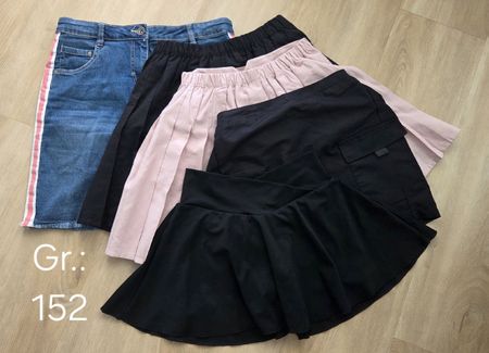 Rockpaket Gr. 152, 5 Röcke, Top Zustand!