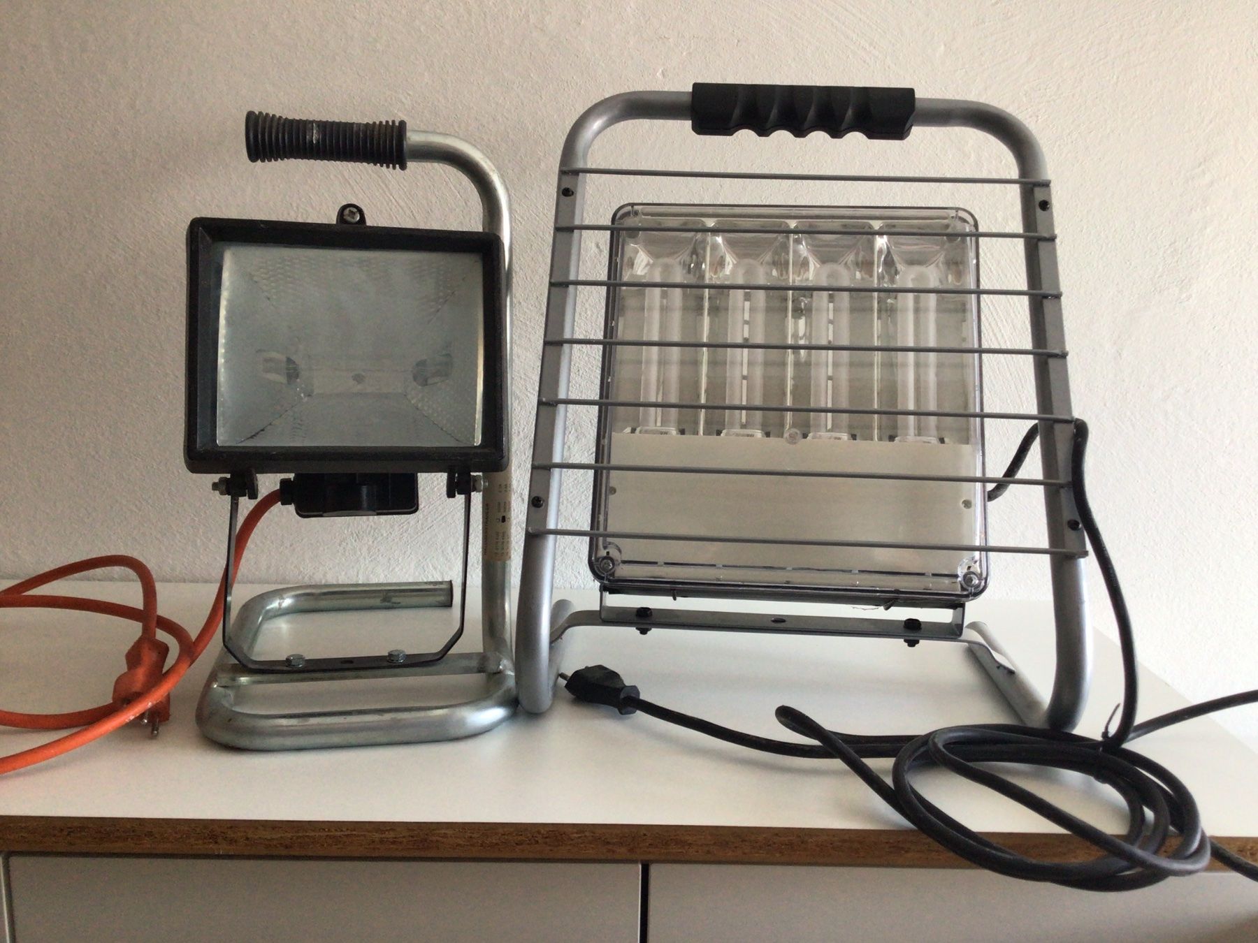 Lampade: 2 x Baustellenstrahler – Usato da Benken SG venduto da Hagli76