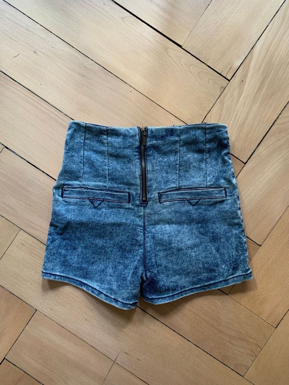 Bershka Jeans: BERSHKA - Jeansshorts Washed Look S – Usato da Zürich venduto da Diazaio 1