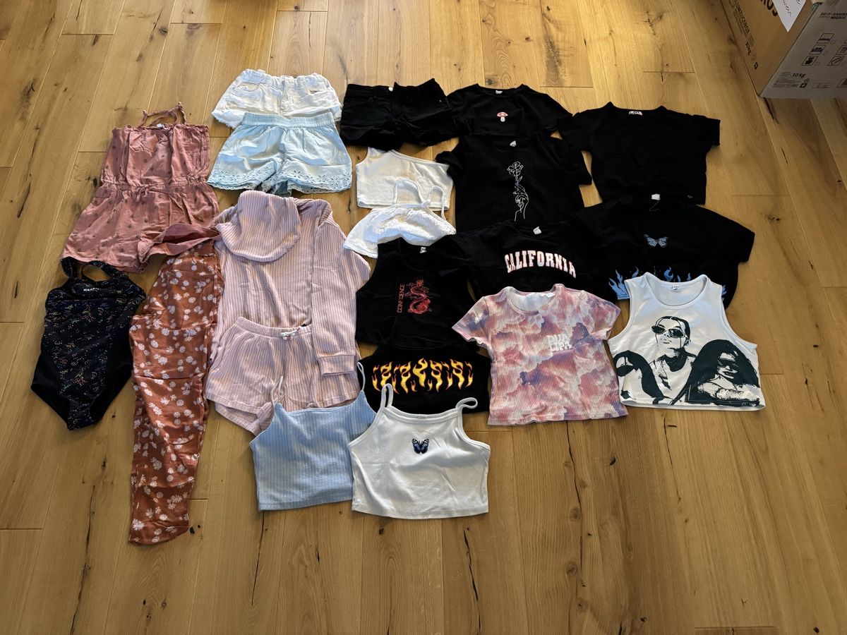 Lotti & Set di vestiti: Kleiderpaket Sommer Mädchen 134 bis 152 – Usato da Rüti ZH venduto da make