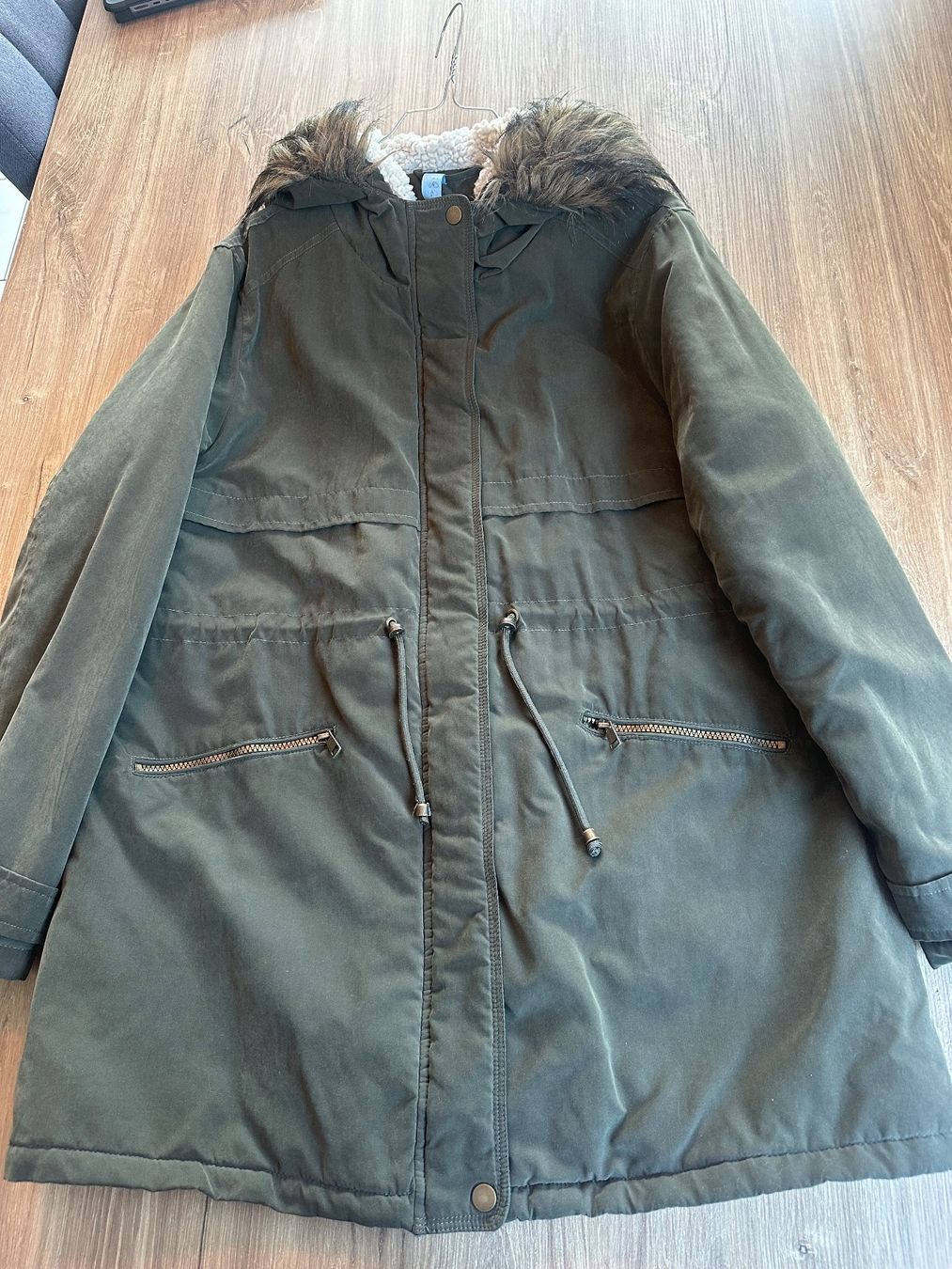Mäntel: Warmer Winterparka mit Pelz, Gr. L, Khaki – Gebraucht aus Köniz von Infresh8 2