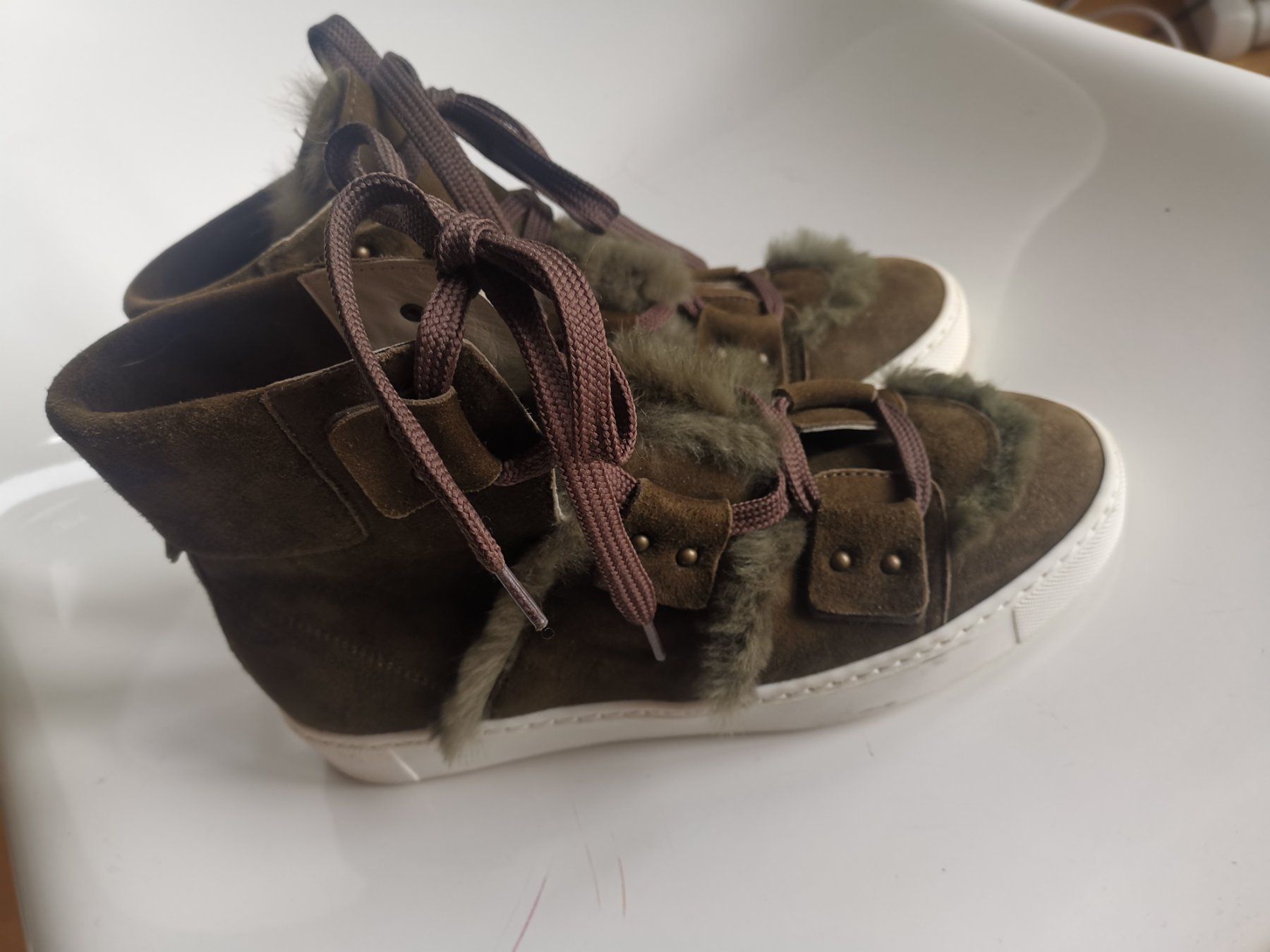 Navyboot Scarpe da donna: Navyboot Winter Sneakers mit Hasenfell – Usato da Uerikon venduto da pink_flamingo 1