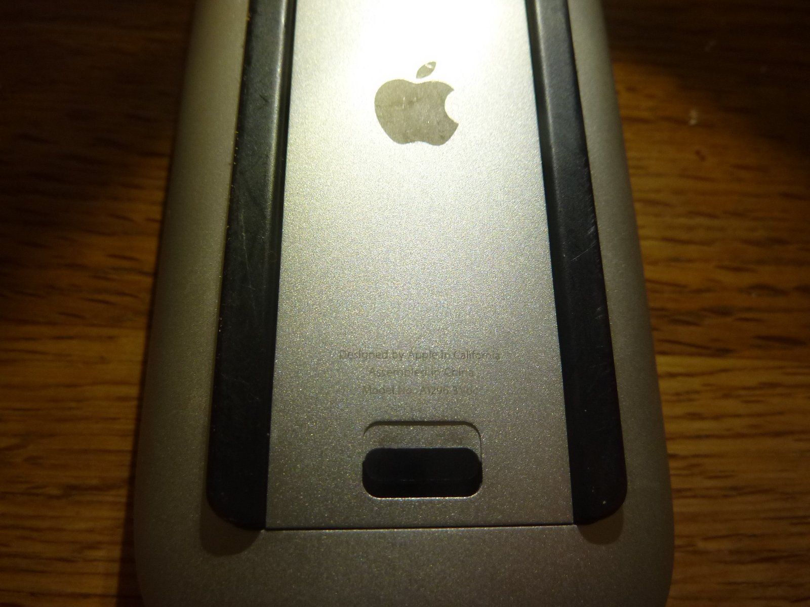 Apple Mouse: Apple Magic Mouse A1296 3Vdc Wireless Mouse – Usato da Hochfelden venduto da swissice 2