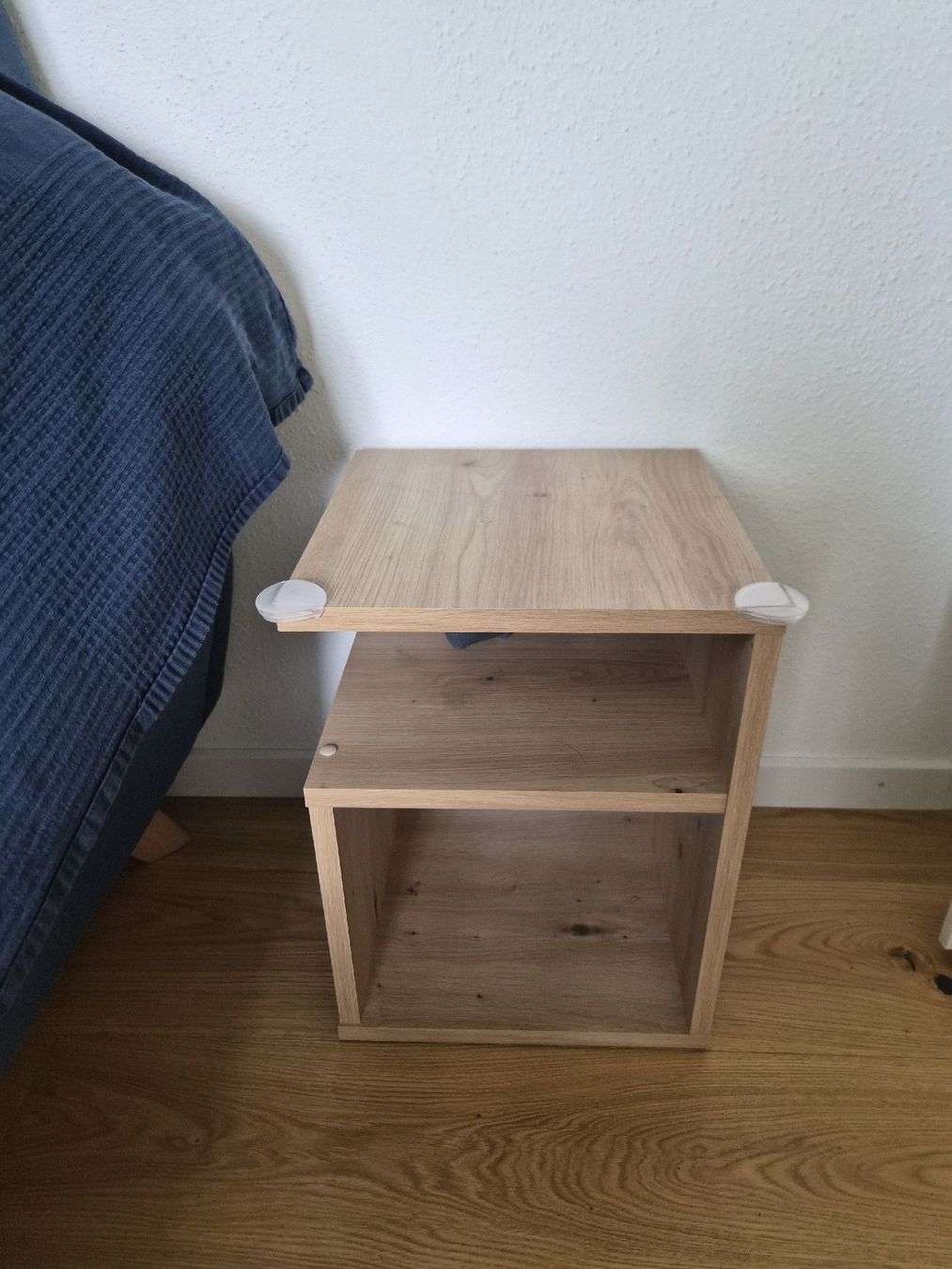 Comodini: Lovely Bedside Table - Solid Wood - Great Condition! – Nuovo (secondo la descrizione) da Maur venduto da sof_92cd 1