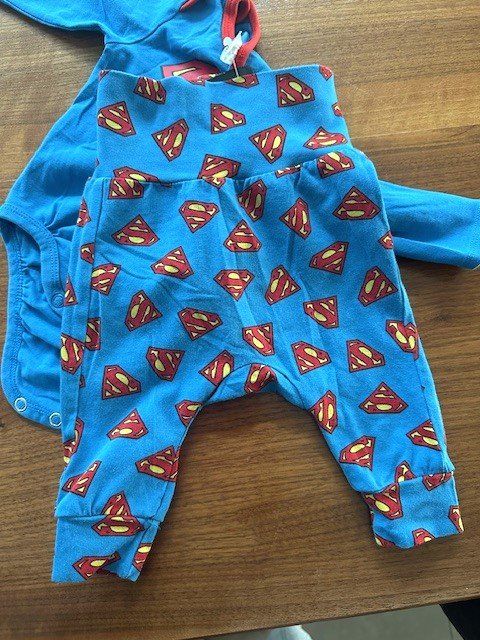 H&M Pigiami: +  Superman  OuTfiT  + – Usato da Winkel venduto da zeho 2