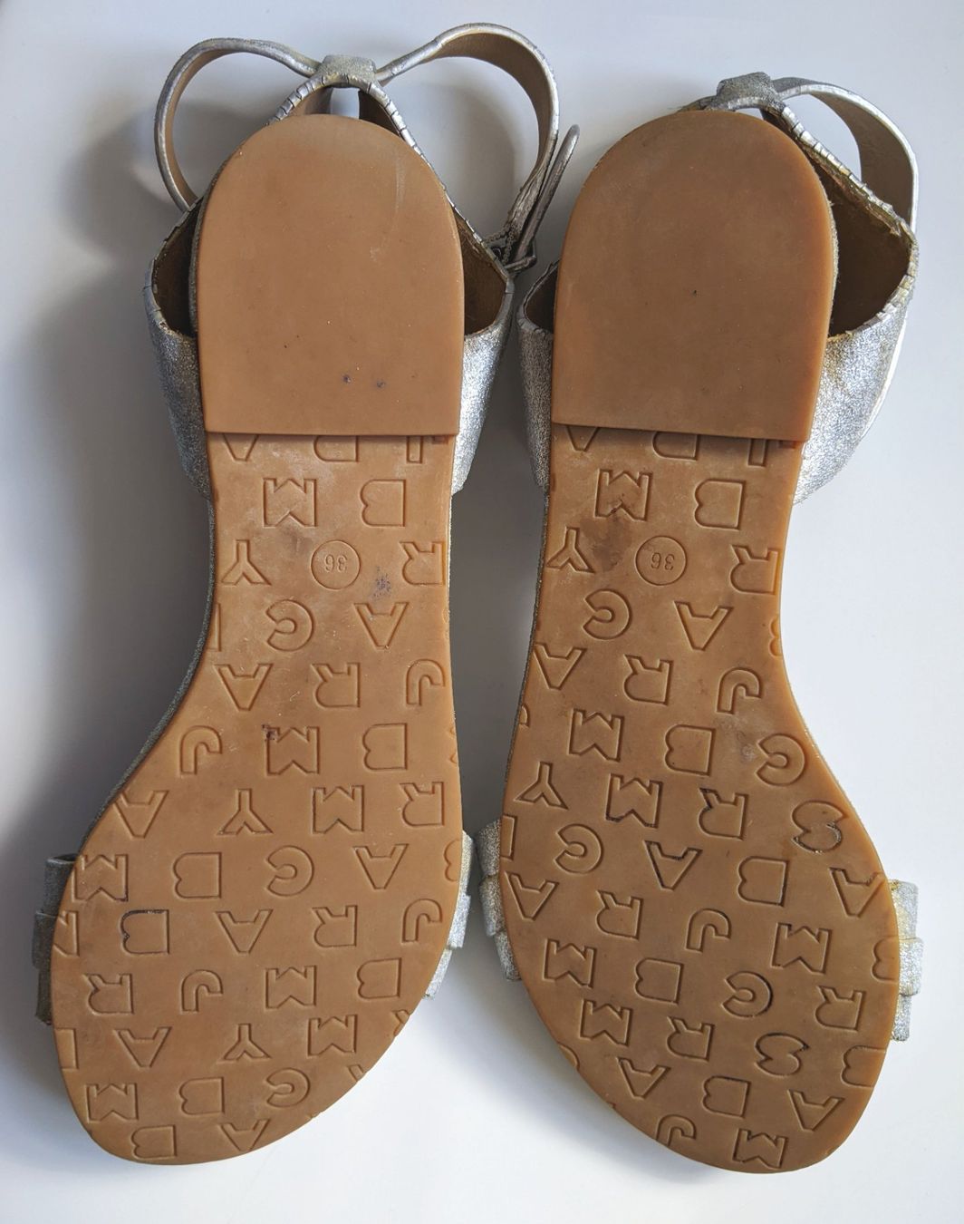 Marc Jacobs Scarpe da donna: MARC by MARC JACOBS : Sandales plates argentées 36 – Usato da Petit-Lancy venduto da lilycerise 5