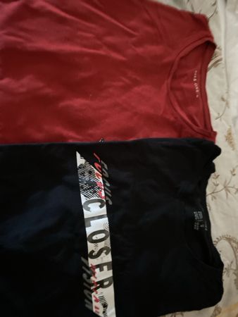 2 T-Shirts Herren rot schwarz Grösse M