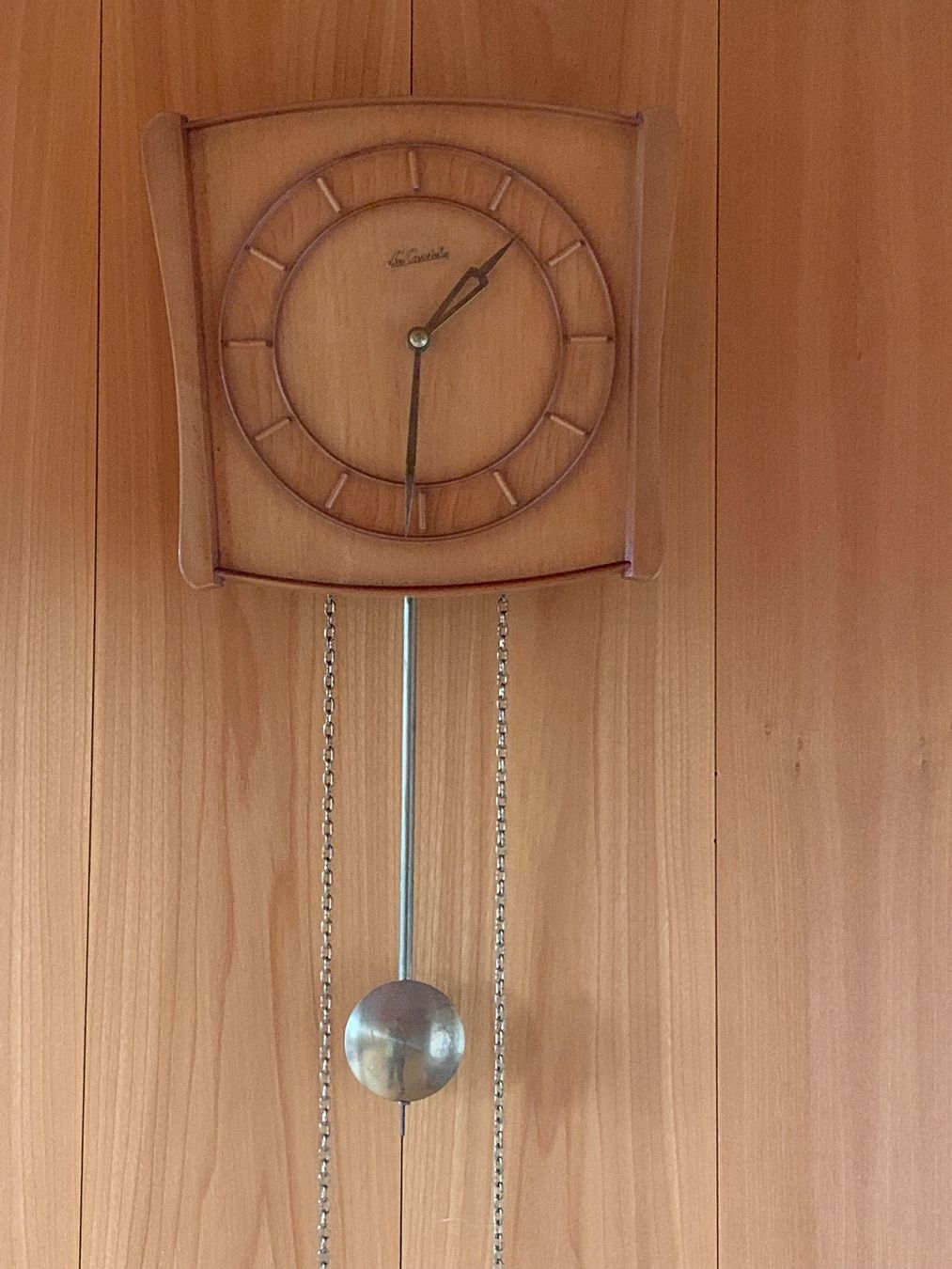 Orologi da terra & Orologi da parete: Wanduhr "Le Castel" mit Pendel – Usato da Otelfingen venduto da inf_sv67