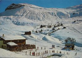 SURCUOLM Skifahrer Berghaus Cuolm Sura - Skilift