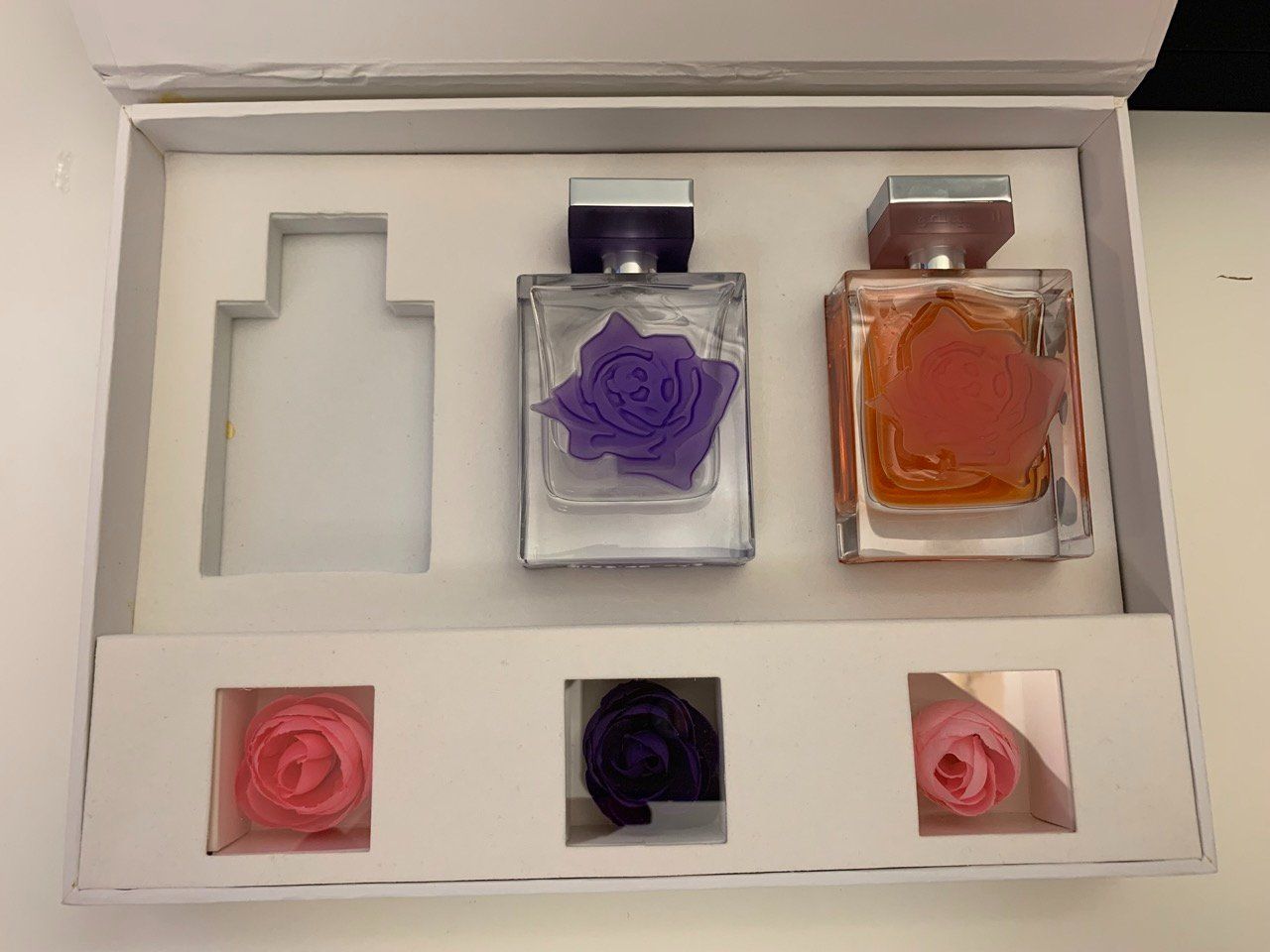 Profumi & Eau de Toilette: Arabian Oud Rose Collection  'Violet' and 'Light Pink' – Usato da Genestrerio venduto da fra_c955
