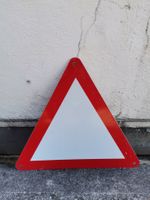 Verkehrsschild kein Vortritt, Strassenschild, Achtung, Schil