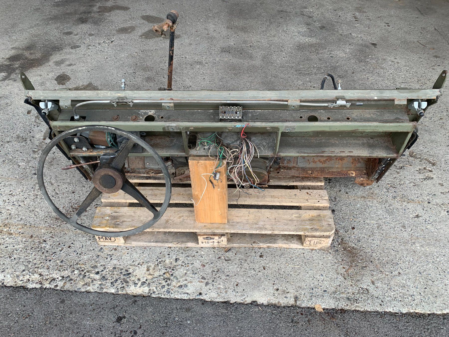 Land Rover Alle Autoersatzteile: Land Rover Serie 2a Spritzschutzwand / Bulkhead – Gebraucht aus Oberägeri von  4