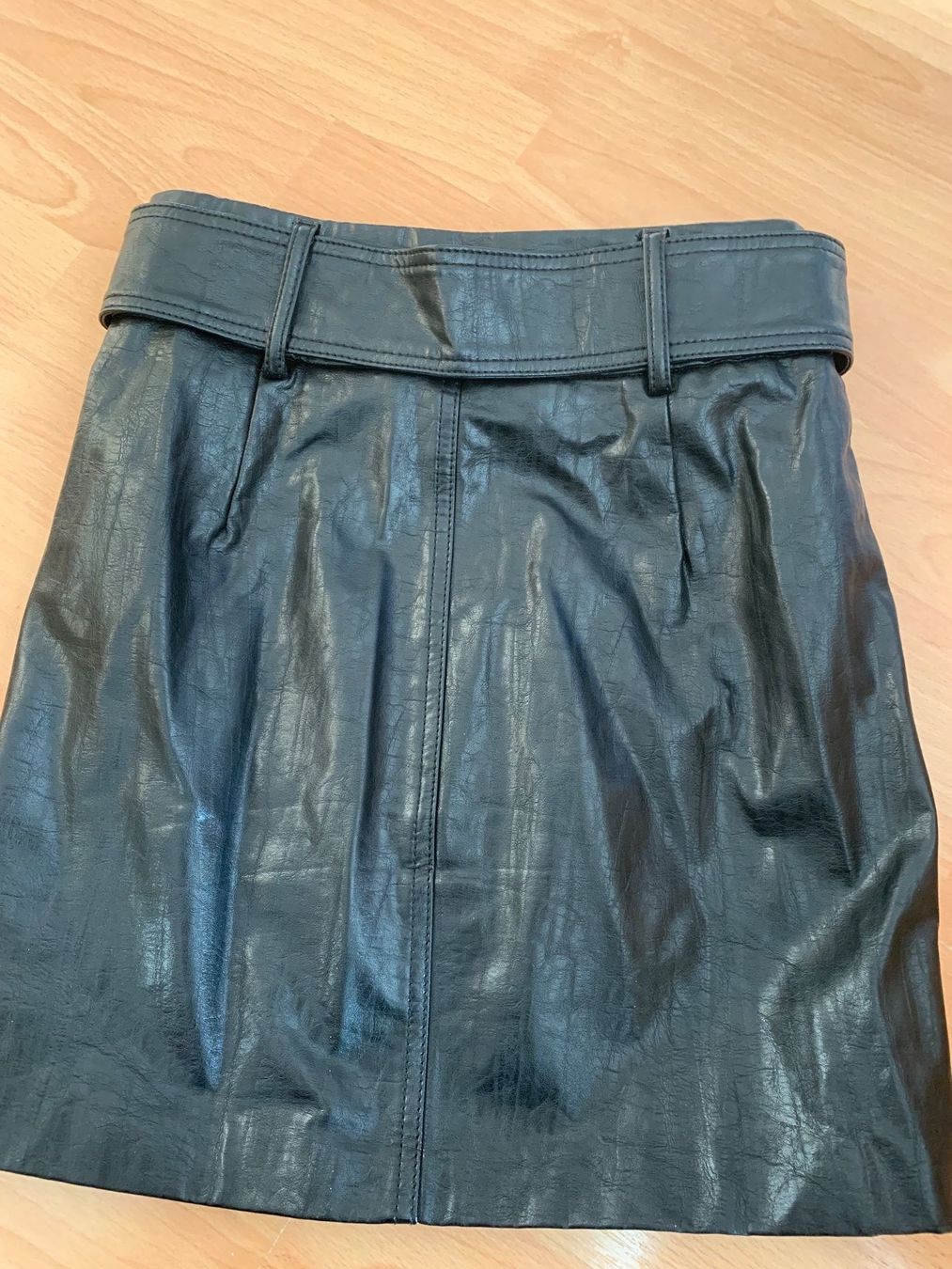 Jolie jupe courte imitation cuir Bershka t. 34 ou xs Kaufen auf Ricardo