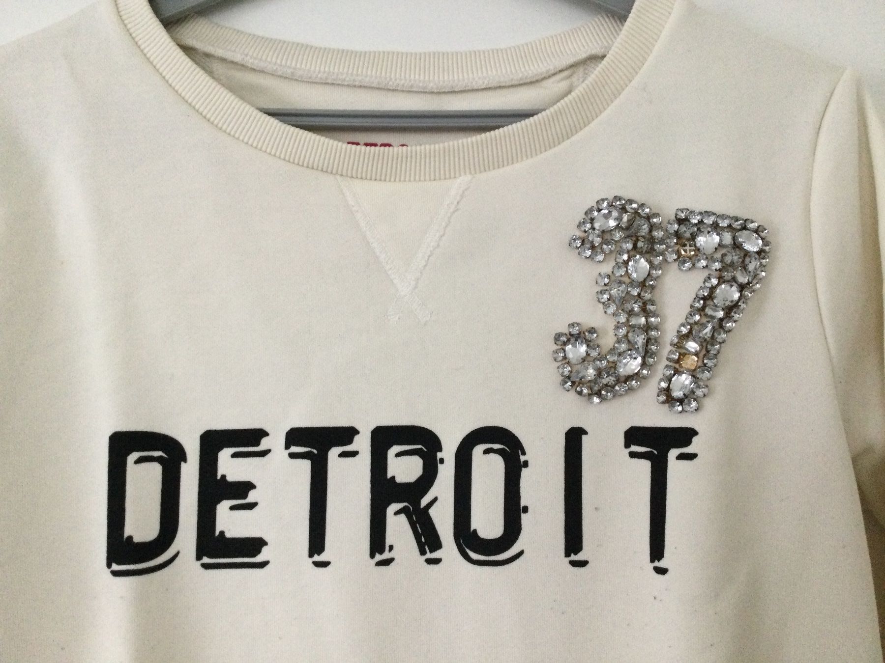 Maglioni & Felpe: Detroit Pullover Beige mit Strass, Grösse 38Top Zustand! – Nuovo (secondo la descrizione) da Baar venduto da negombo 1