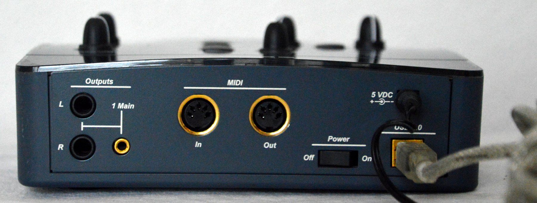 E-Mu Attrezzatura per studi di registrazione: Sound Card E-MU 0404 USB  Interface – Usato da Collonges venduto da arashee 2