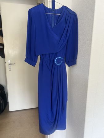 Elegantes, blaues Vintage-Kleid mit Zierdetails