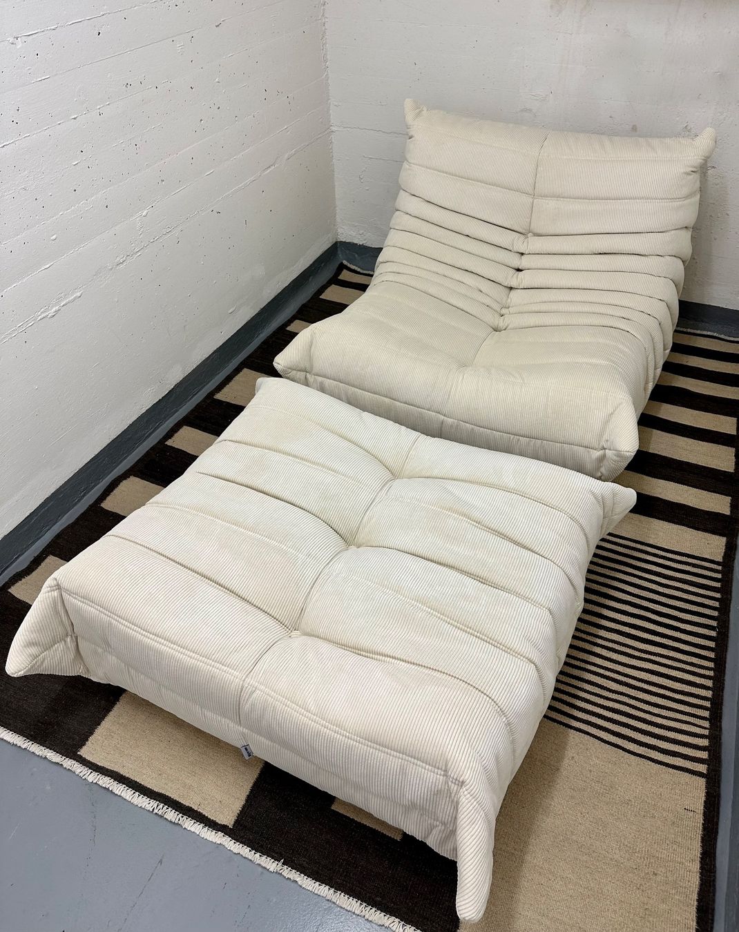 Ligne Roset Poltrone: Neu gepolstertes Togo Set  Sessel + Pouf – Nuovo (secondo la descrizione) da Zürich venduto da ERATOMIUM 2