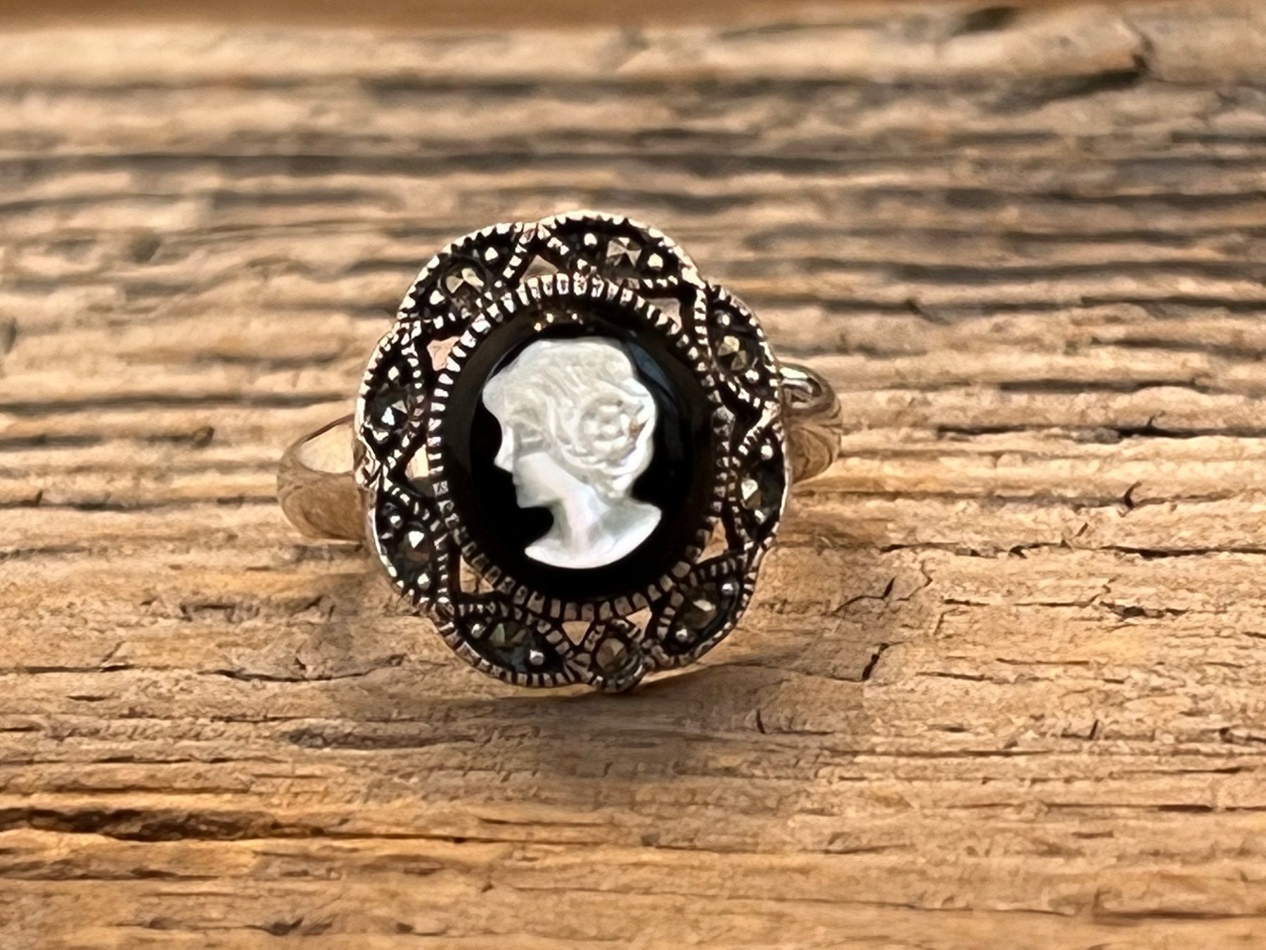 Ringe: Vintage Ring Silber m. Onyx u. Perlmutter Gemme - Cameo 55 – Neu (gemäss Beschreibung) aus Bern von Jiffy 8
