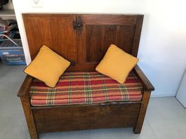 Banc de chéminée ancien avec grand rangement - Valais - 18e