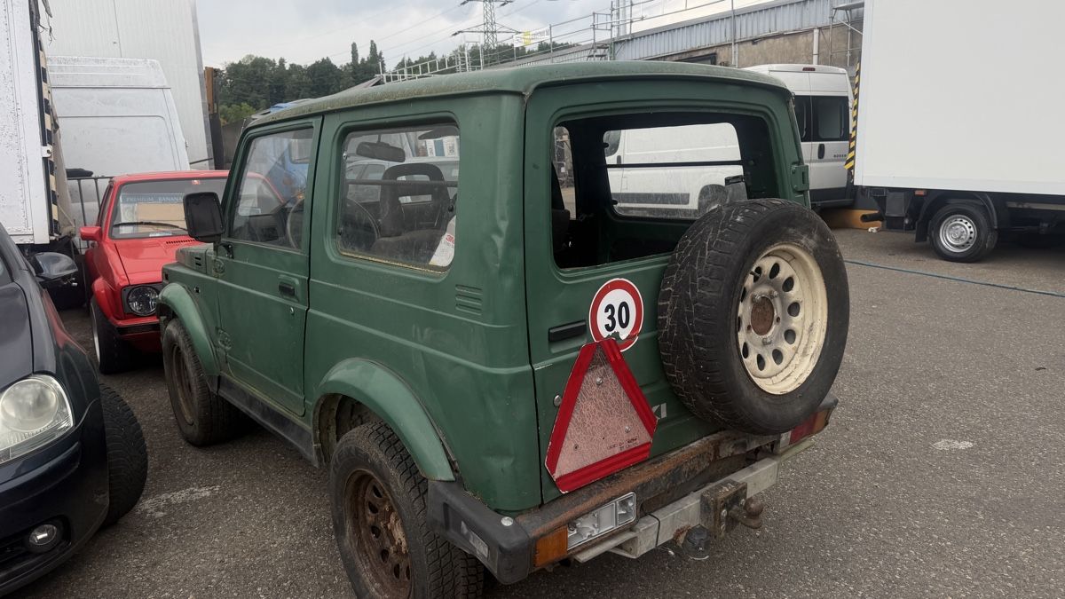 Suzuki Automobili: Suzuki Samursi – Difettoso da Laupen BE venduto da chartchiw