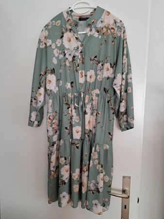Kleid grün mit Blumenmuster Gr. L Today