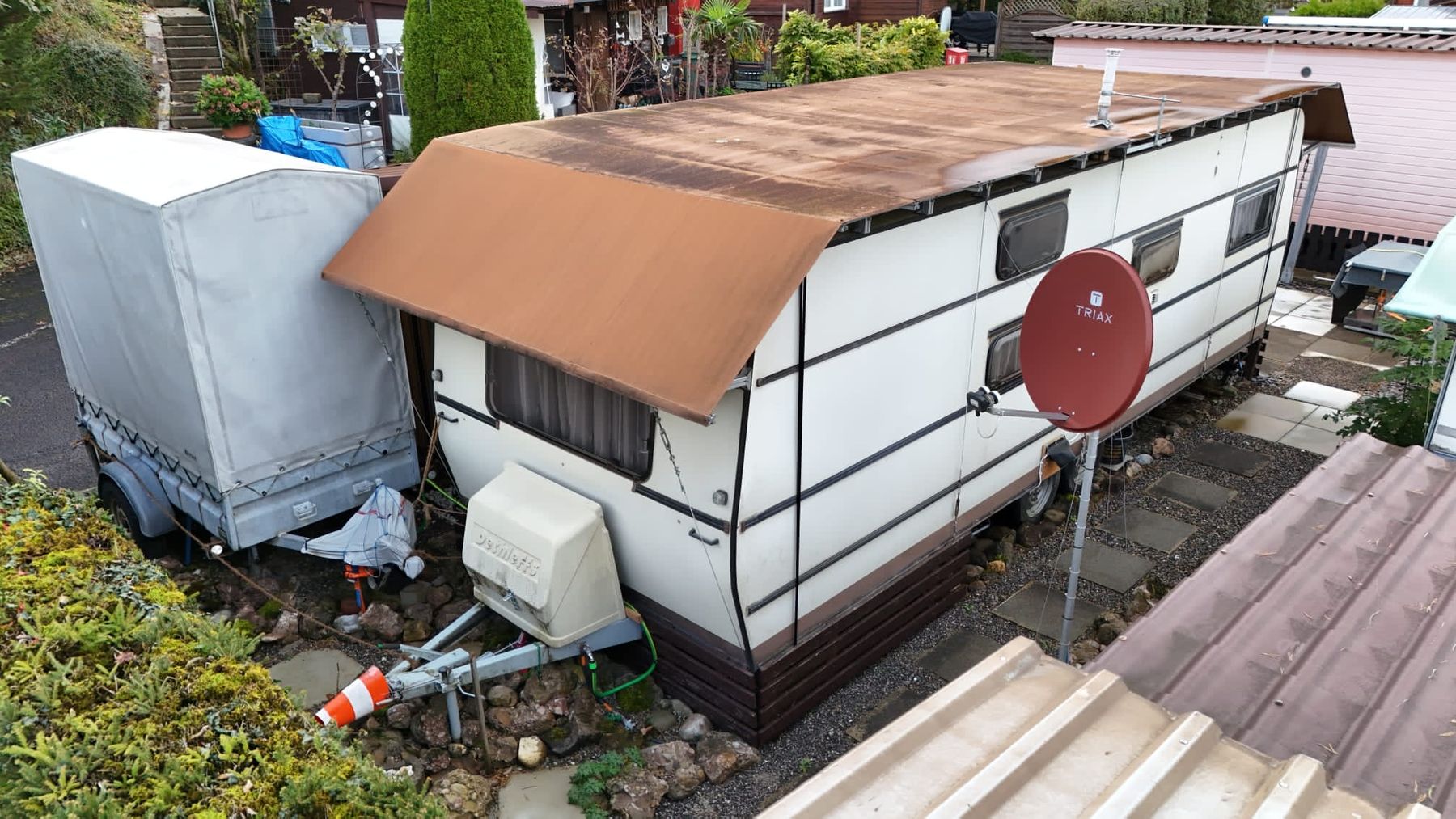 Veicoli da campeggio: Wohnwagen auf festem Stellplatz – Usato da Rotkreuz venduto da Pertehan 3