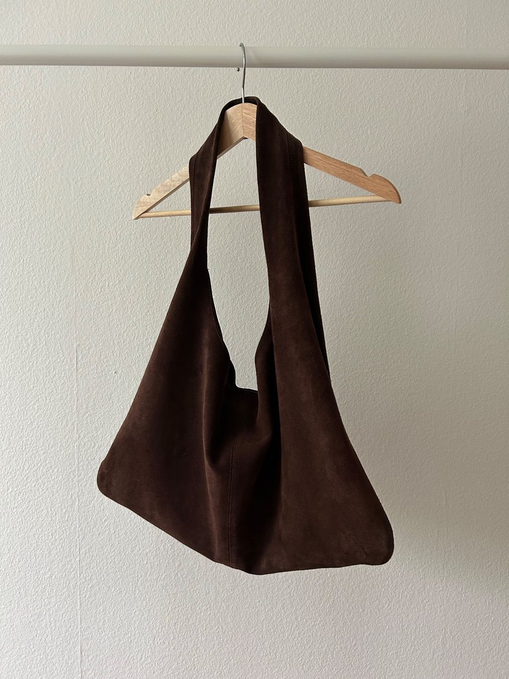 Arket Sacs femmes: ARKET suede bag – D'occasion à Zürich par _nathalie_ 1