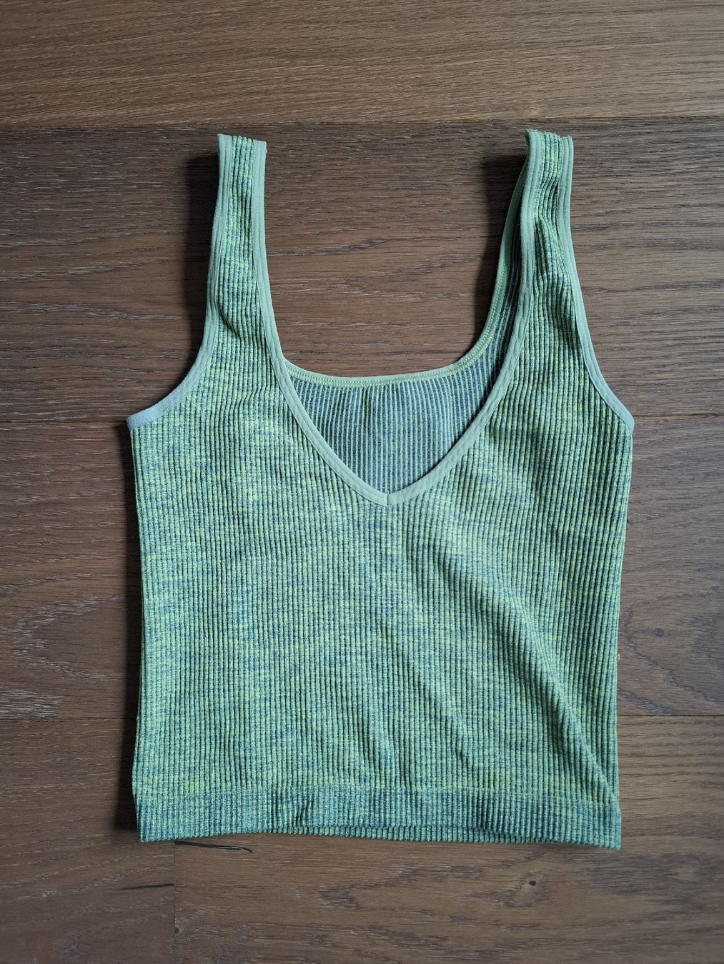 Urban Outfitters Top: Tanktop – Usato da Biel-Benken BL venduto da lki_gn82