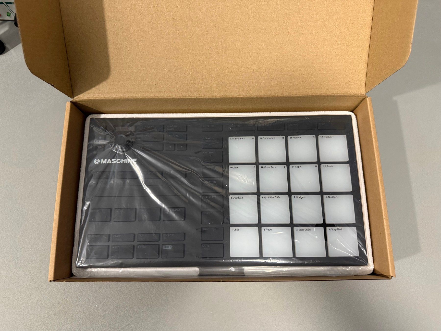 Native Instruments Strumenti musicali: Maschine Mikro MK3 – Usato da Buchrain venduto da NZXQROP 1
