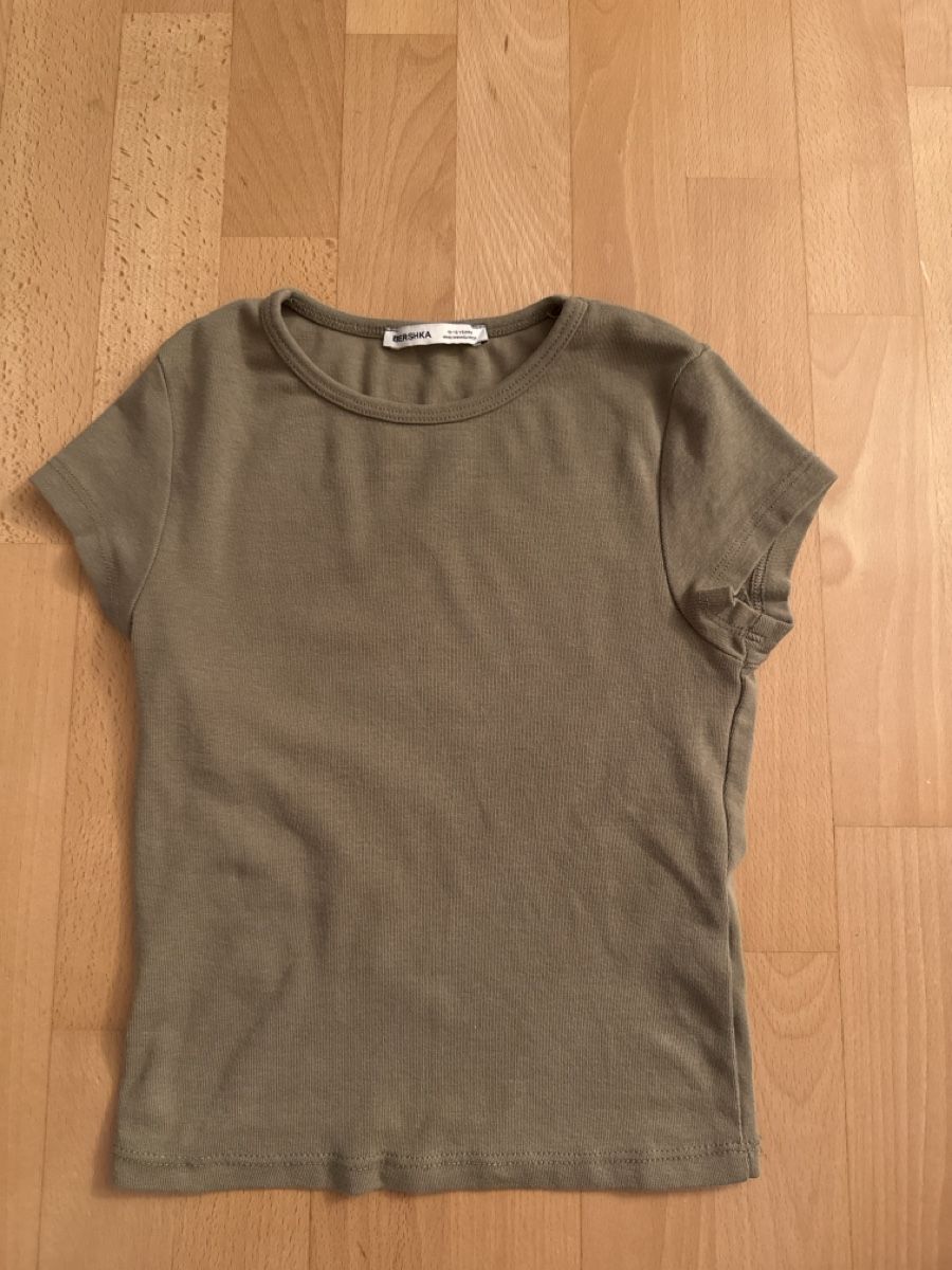 Bershka Blusen, T-Shirts & Tops: Tshirt – Neu (gemäss Beschreibung) aus Uzwil von ale_27xy