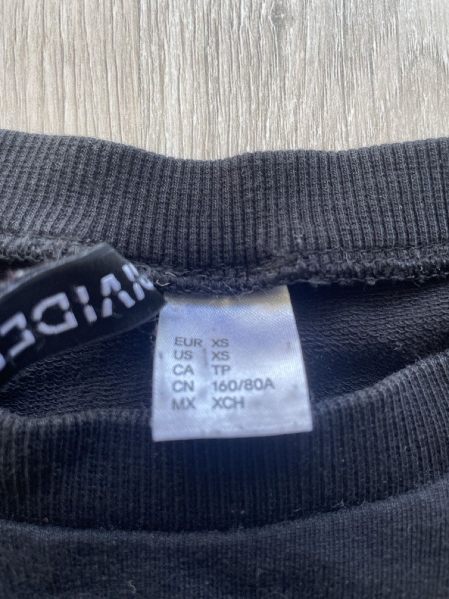 H&M Pullover & Sweatshirts: Schwarzer H&M Pullover "NYC" Grösse XS, Top Zustand! – Gebraucht aus Biel/Bienne von Bolagol9 1