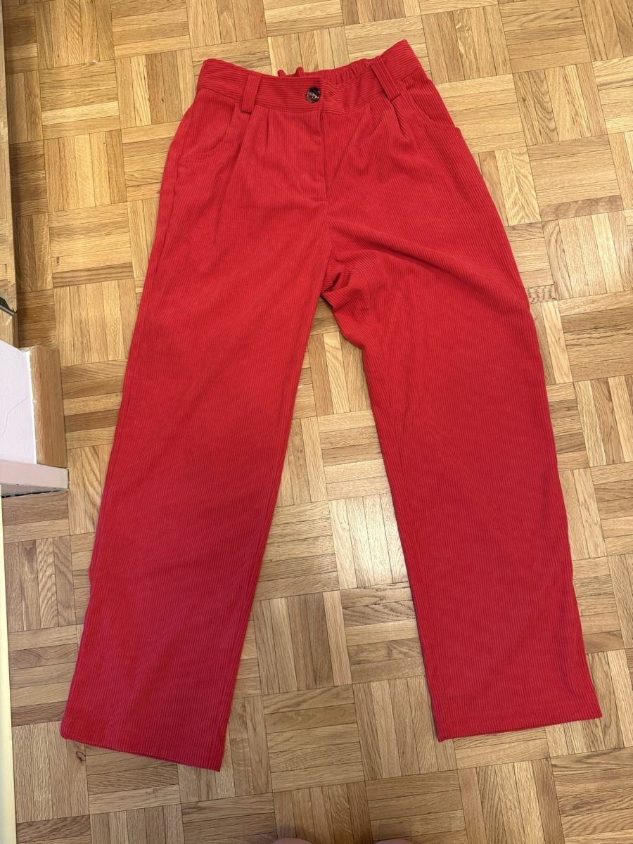 Halara Pantaloni: Halara cord pant size S – Usato da Genève venduto da hai_2rp8