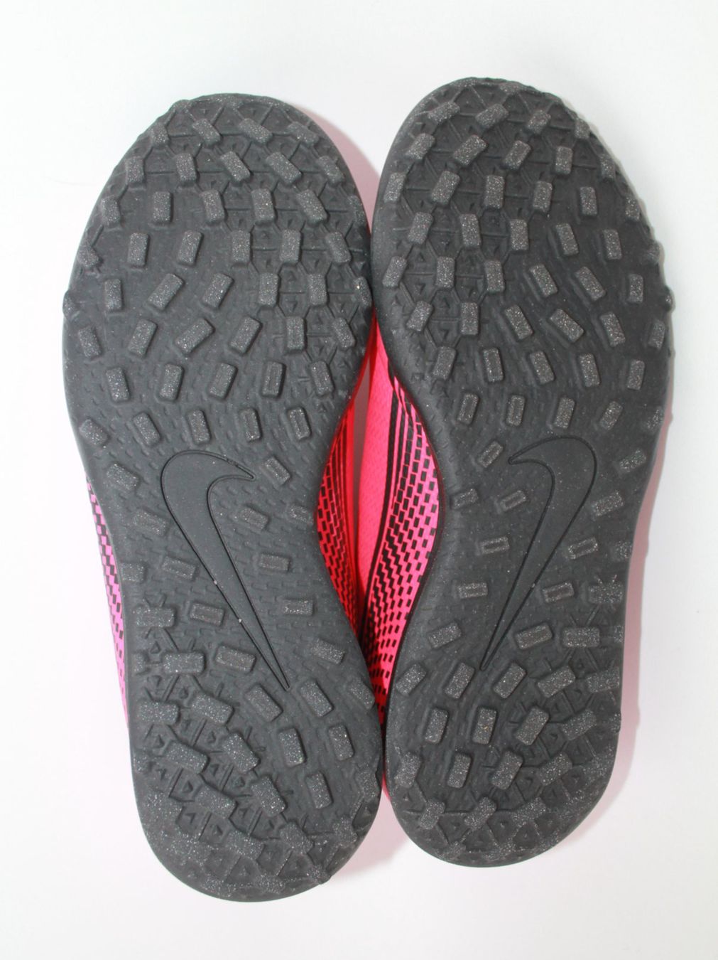 Nike Schuhe für Jungen: Chaussures de foot Nike t. 36 – Gebraucht aus Peseux von Gilloss 4