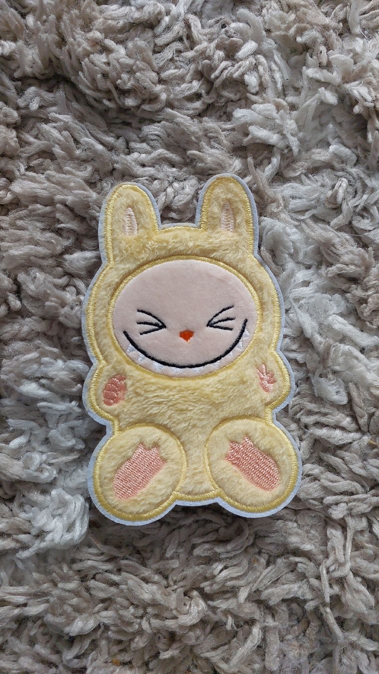 Patches: Niedlicher Labubu Aufnäher gelb – Neu und originalverpackt aus Hittnau von Razorback_1971