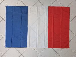 Flagge Frankreich 🇨🇵 mit Ösen zum Aufhängen