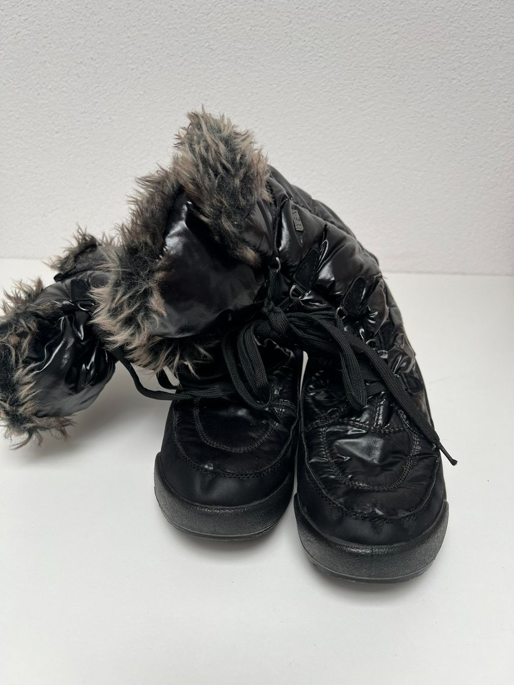 Chaussures femmes: Schwarze Snowboots Winterstiefel mit Fell Gr. 41 – D'occasion à Dagmersellen par nad_z66g 2