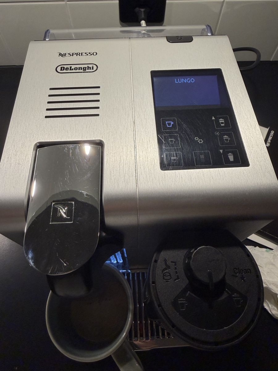 Nespresso Kaffeemaschinen & Espressomaschinen: Nespresso Lattissima Pro – Gebraucht aus Zürich von Ta-Nia 4