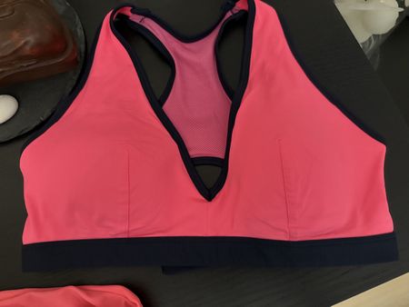 Pink Sports Bra, Size M - Perfect for Summer Workouts!