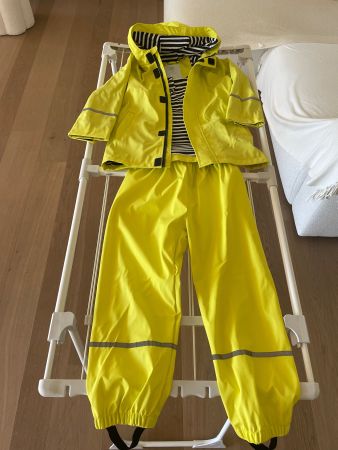 Regenjacke und Hose für Kinder